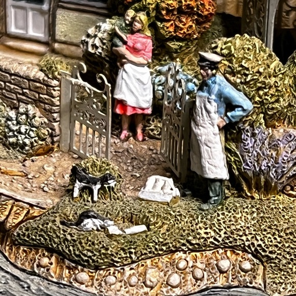 Lilliput Lane -Two Pints Please - Collectors Club - Picture 9 of 16